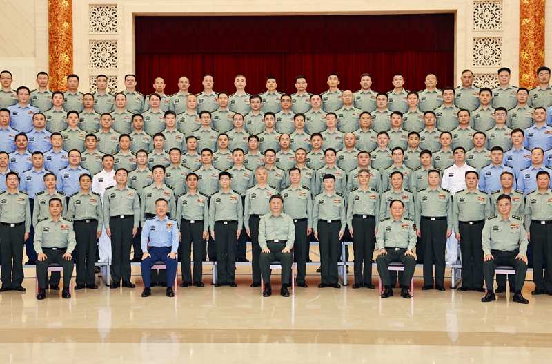 5月22日至24日，中共中央總書記、國家主席、中央軍委主席習近平在山東考察。這是23日上午，習近平在濟南親切接見駐濟南部隊上校以上領導干部，代表黨中央和中央軍委向駐濟南部隊全體官兵致以誠摯問候。